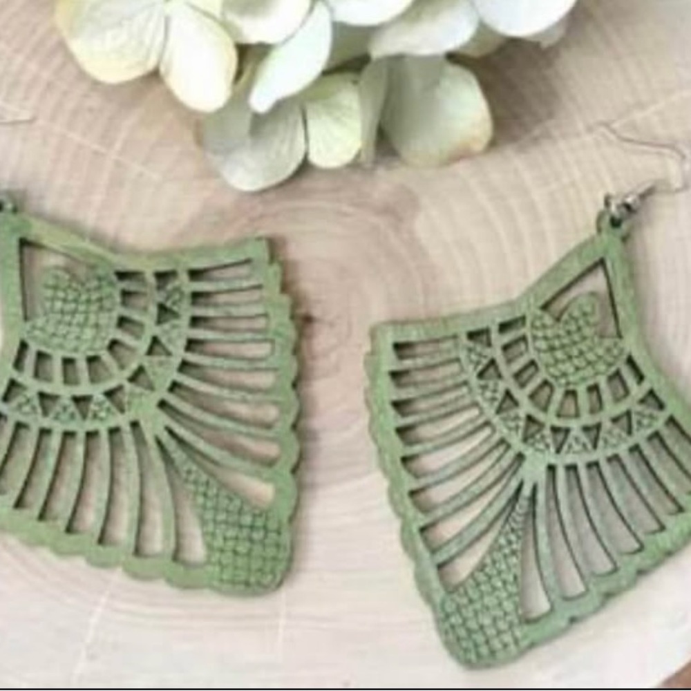 Elegant Green Earrings
